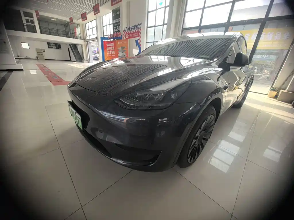 TESLA MODEL Y