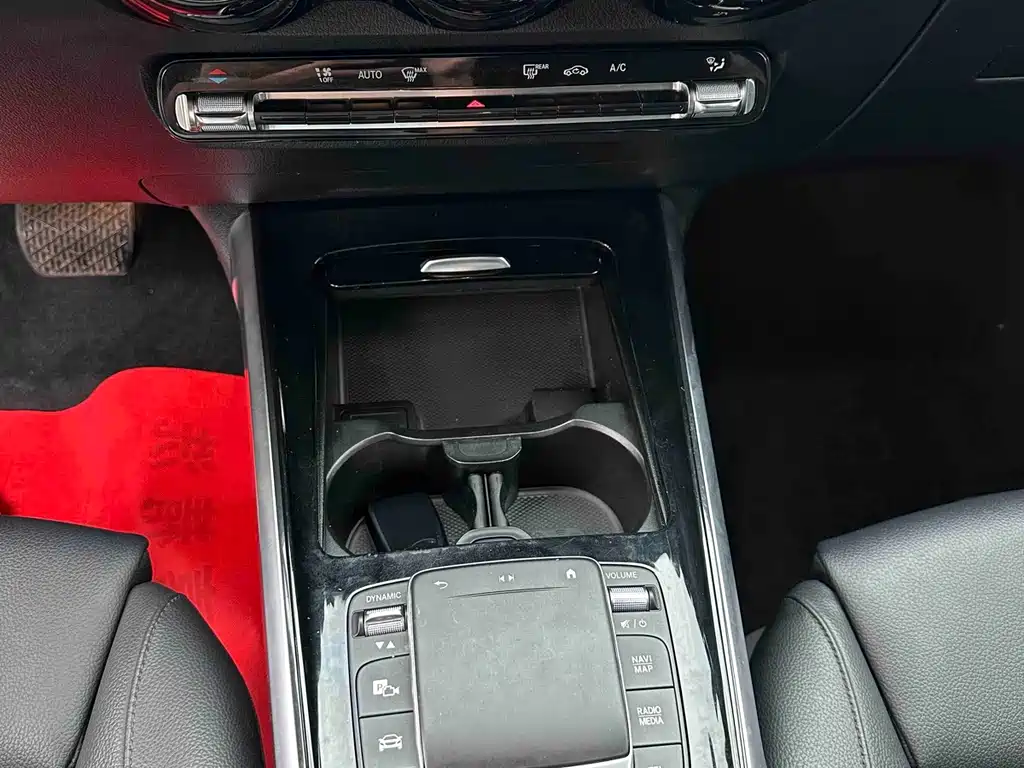 Mercedes-Benz GLB — миниатюра 17