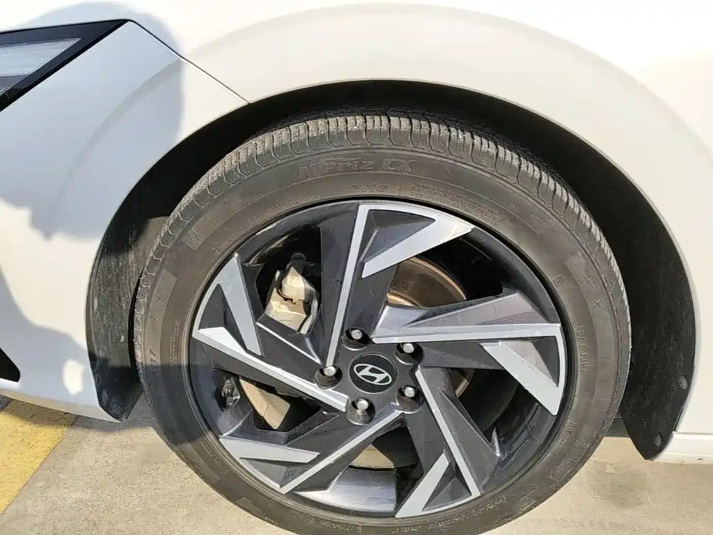 Hyundai Elantra — миниатюра 23