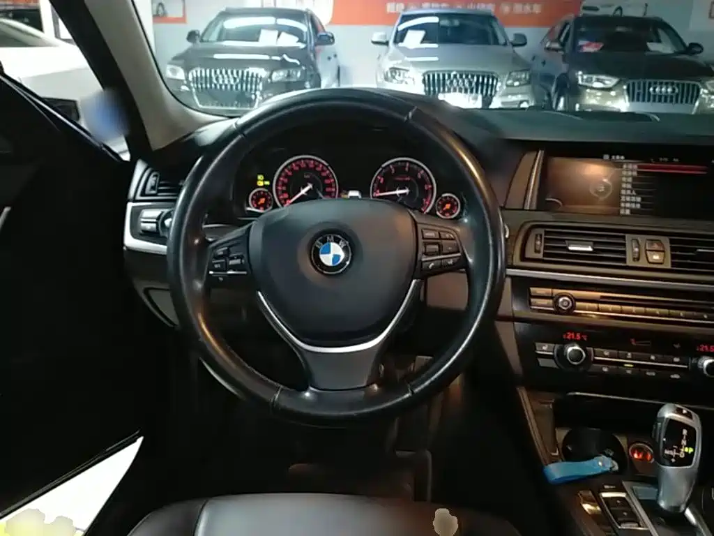 BMW 5 Series — миниатюра 11