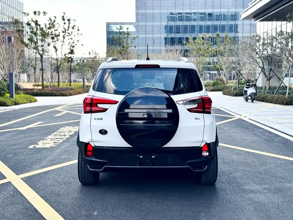 BYD Yuan EV — миниатюра 10