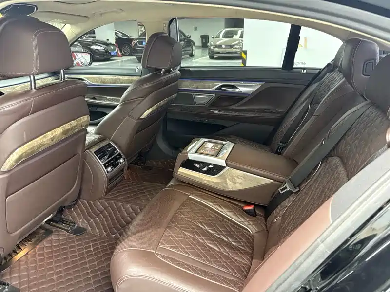 BMW 7 Series — миниатюра 5