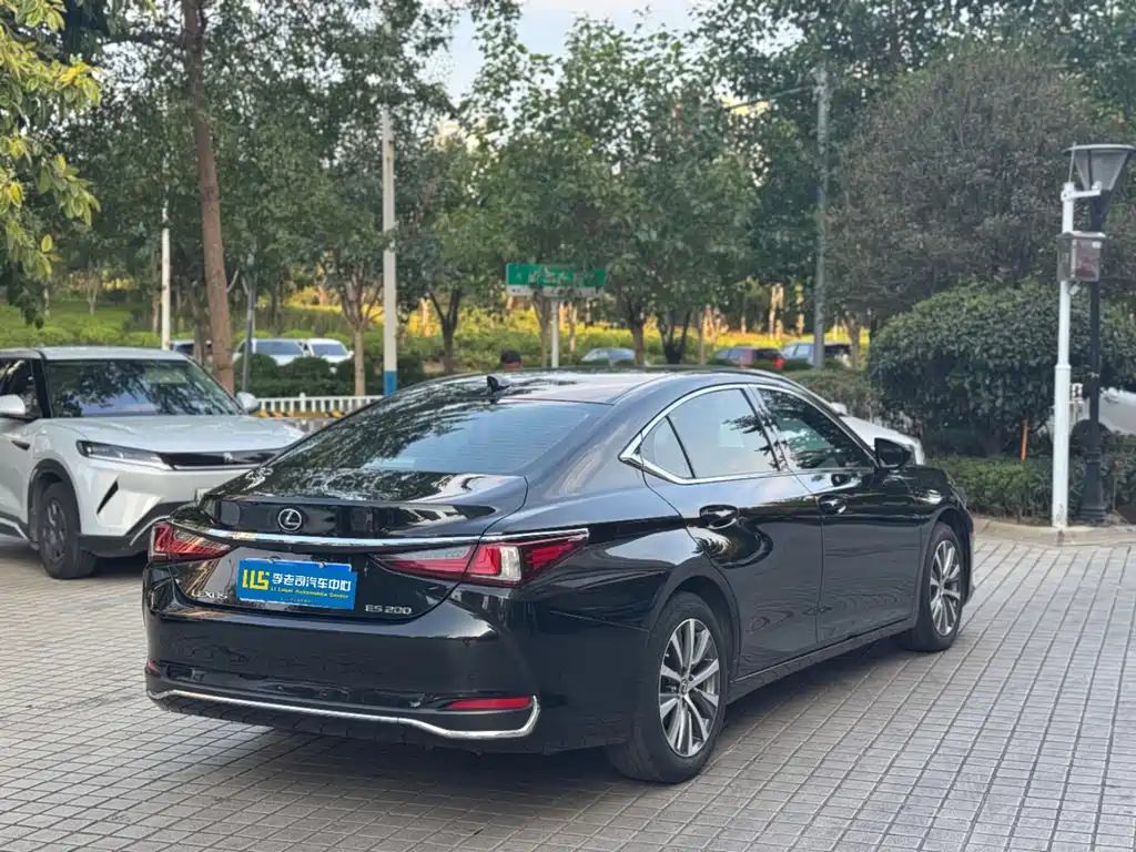 Lexus ES — миниатюра 4