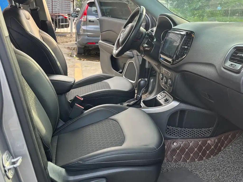 Jeep Compass — миниатюра 12