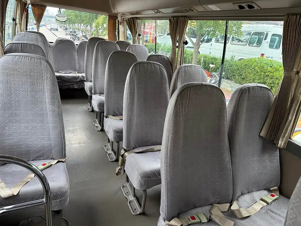 Toyota Coaster — миниатюра 12