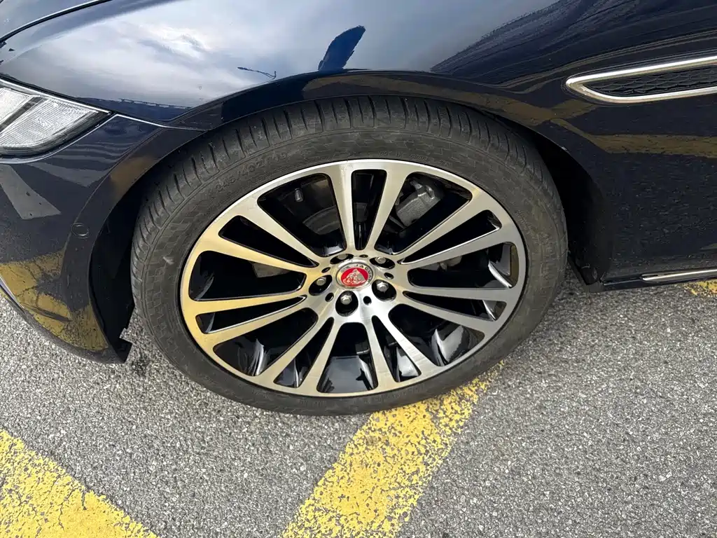 Jaguar XFL — миниатюра 5