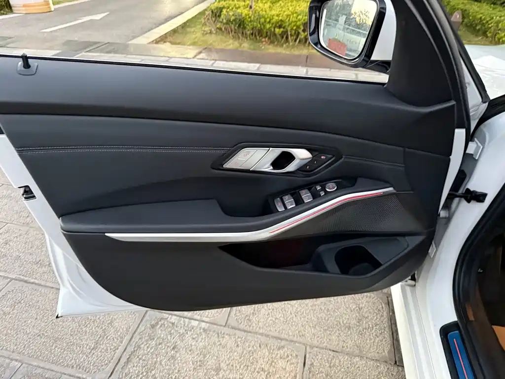 BMW 3 Series — миниатюра 17