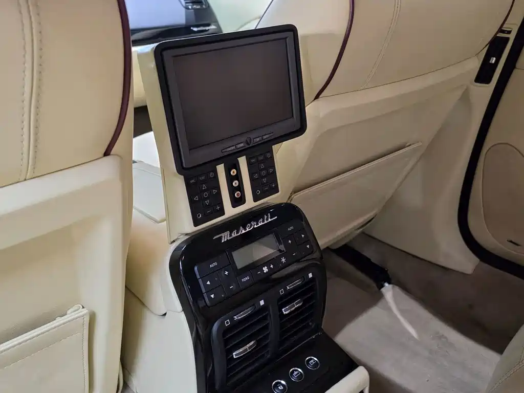 Maserati Quattroporte — миниатюра 18
