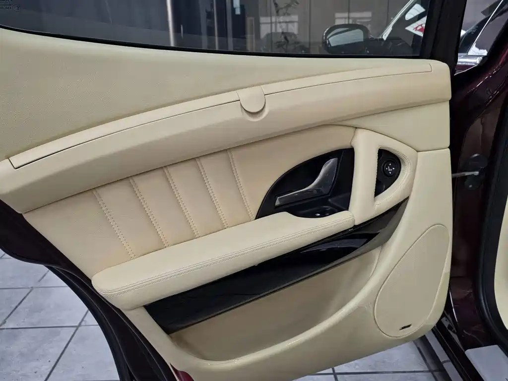 Maserati Quattroporte — миниатюра 19