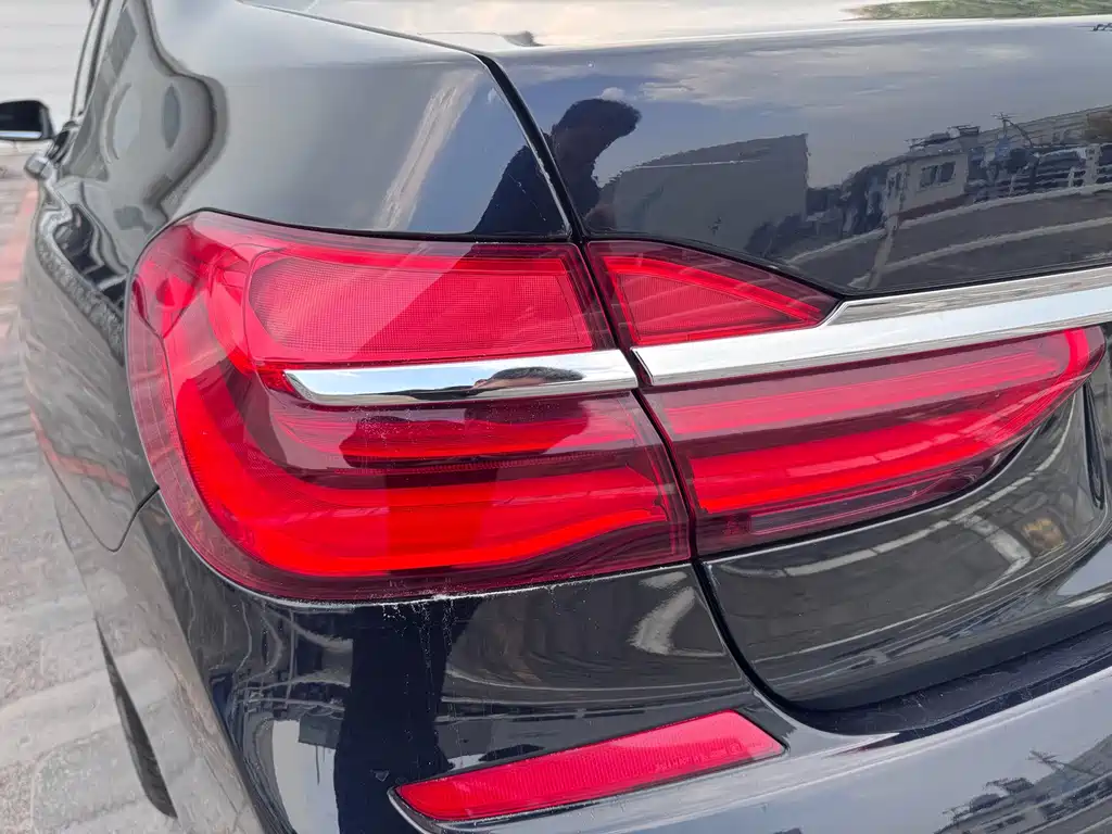 BMW 7 Series — миниатюра 22