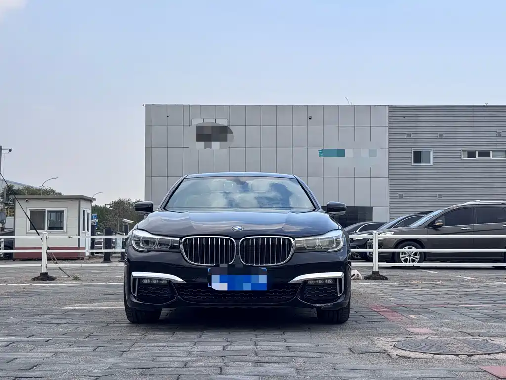 BMW 7 Series — миниатюра 2