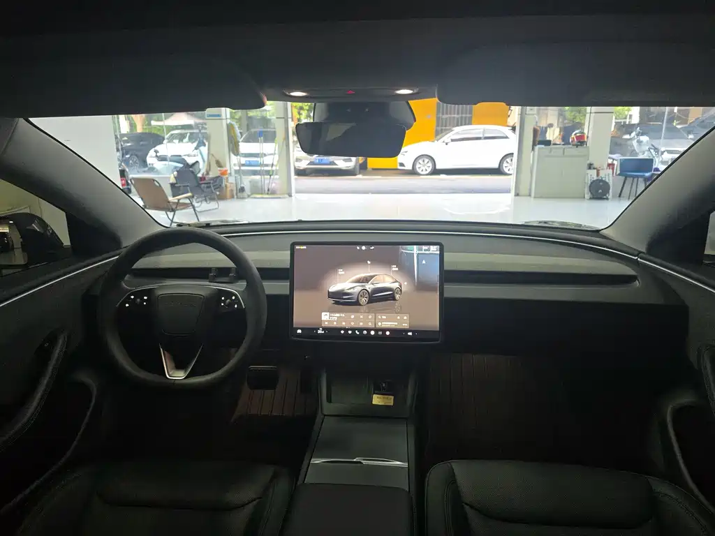 Tesla Model 3 — миниатюра 9