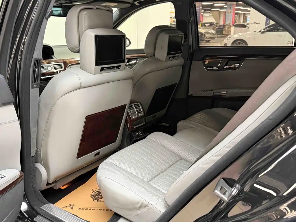 Mercedes-Benz S-Class — миниатюра 11