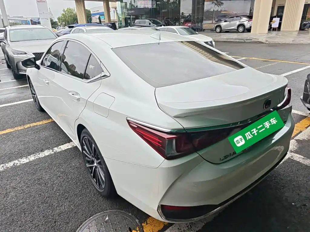 Lexus ES — миниатюра 5