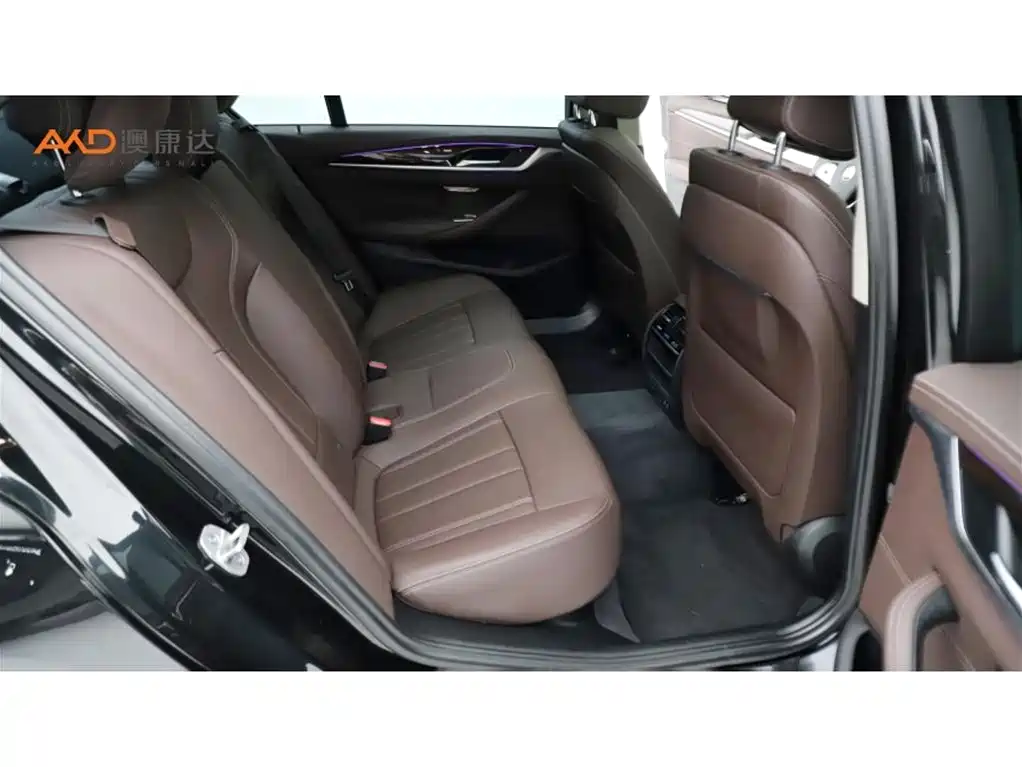BMW 5 Series — миниатюра 8