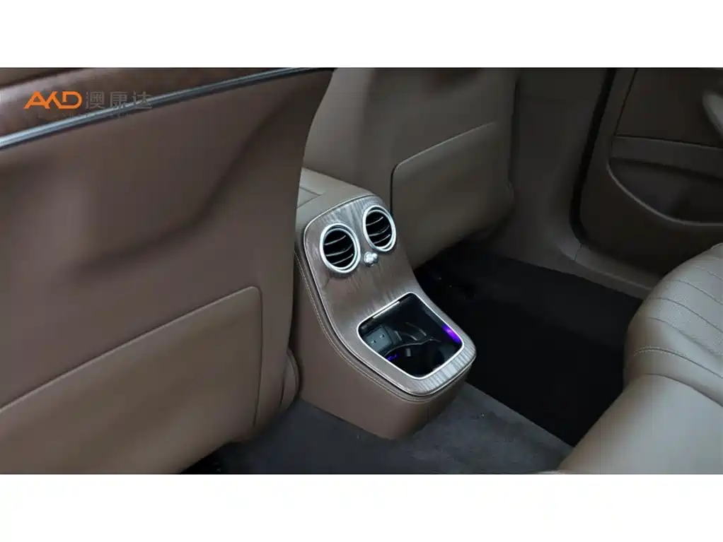 Mercedes-Benz E-Class — миниатюра 9