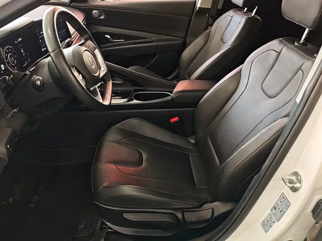 Hyundai Elantra — миниатюра 15