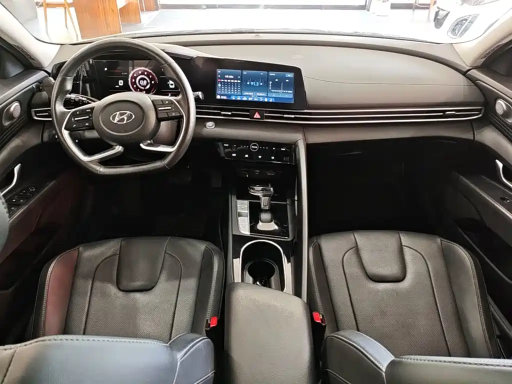 Hyundai Elantra — миниатюра 10