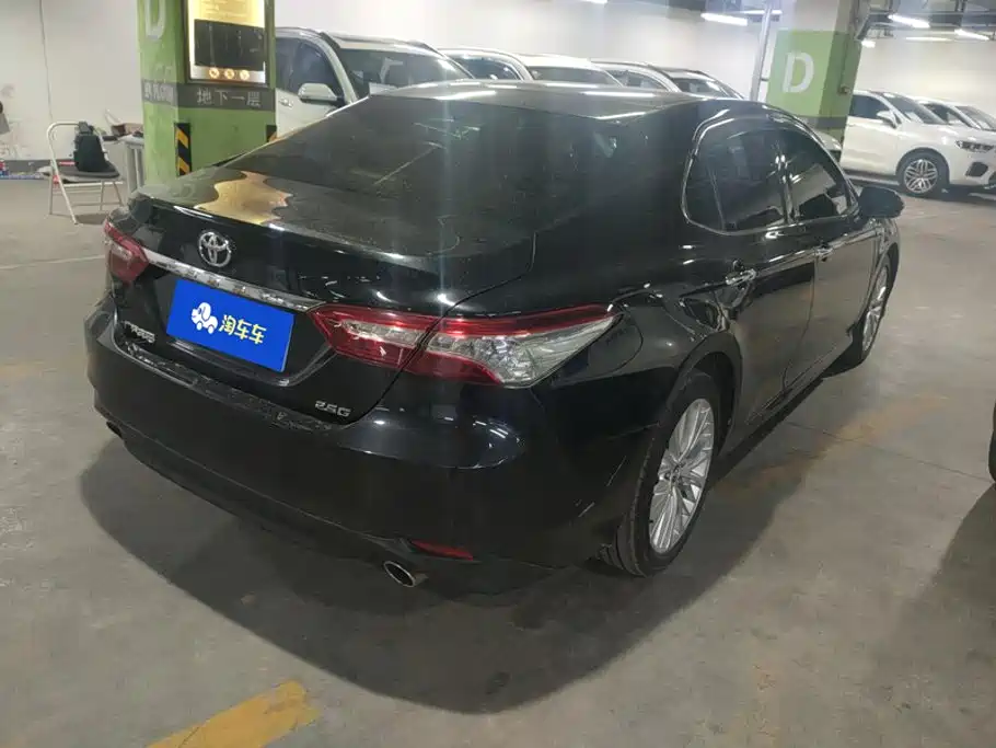 Toyota Camry — миниатюра 3