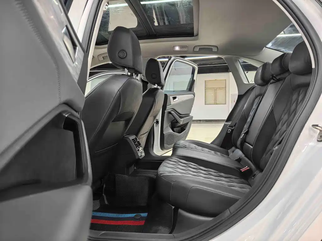Volkswagen Sagitar — миниатюра 7