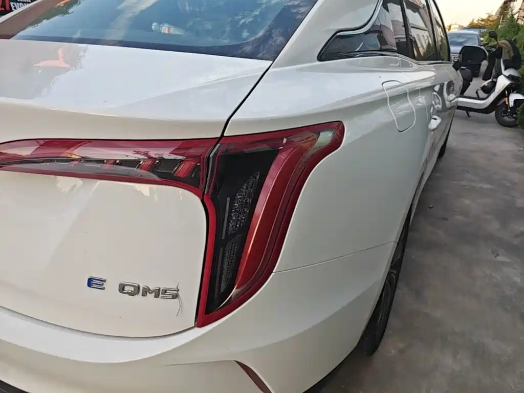 Hongqi Hongqi E-QM5 — миниатюра 8