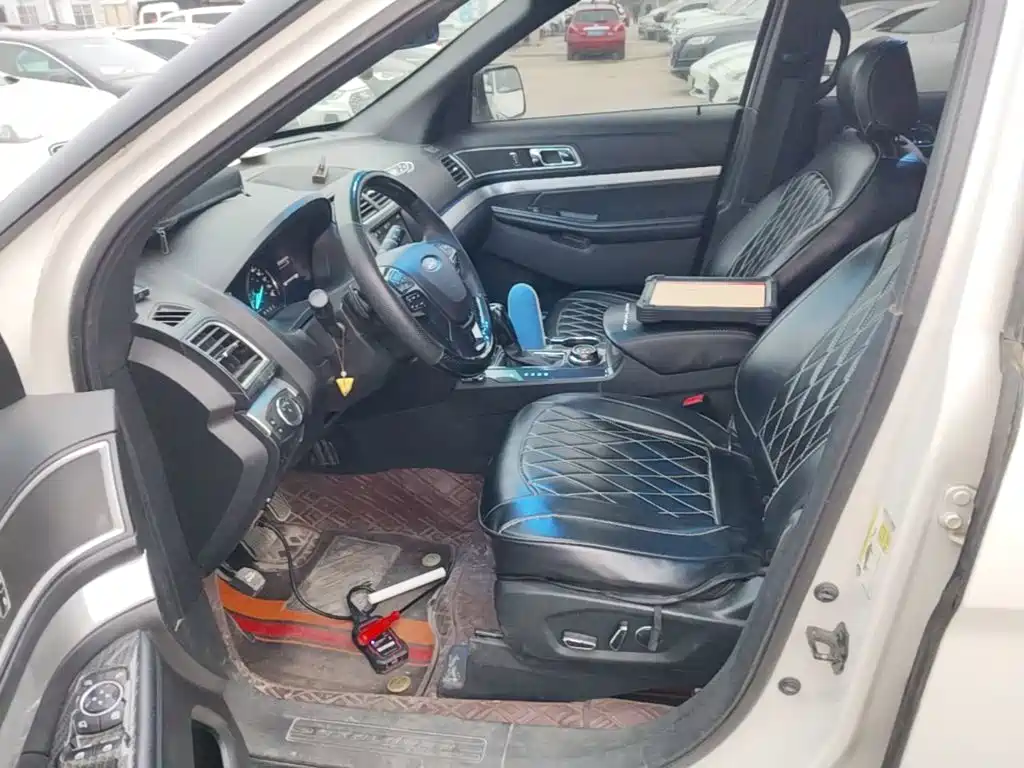 Ford Explorer (Import) — миниатюра 15