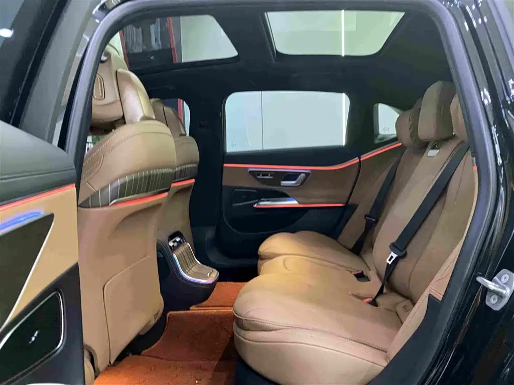 Mercedes-Benz E-Class — миниатюра 7