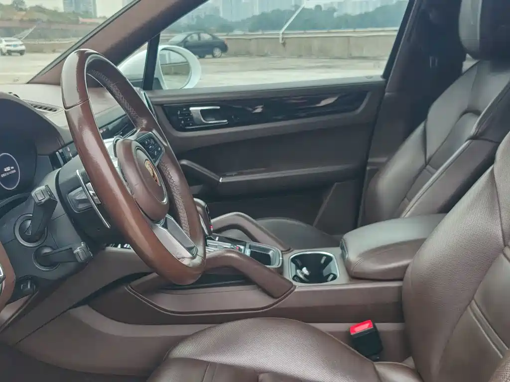 Porsche Cayenne — миниатюра 4