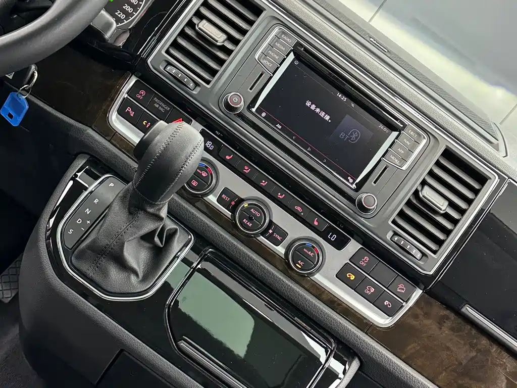 Volkswagen Multivan — миниатюра 21