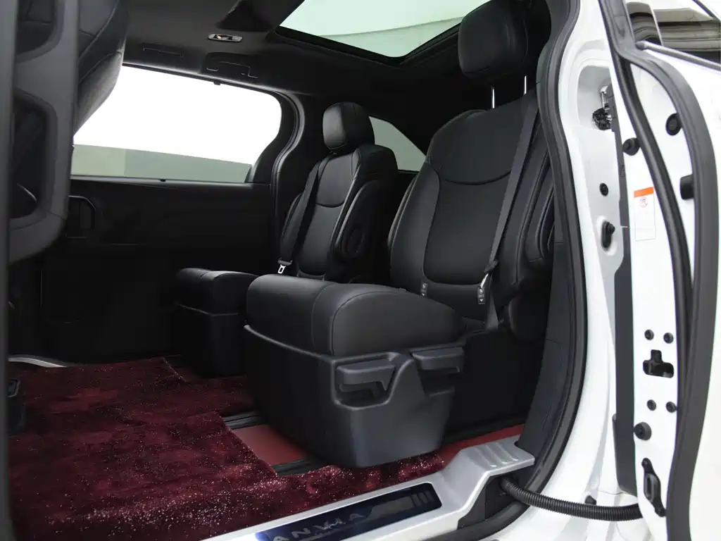 Toyota Granvia — миниатюра 5
