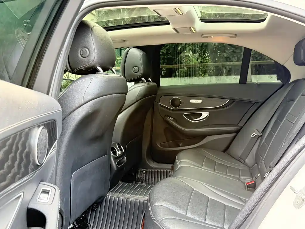 Mercedes-Benz C-Class — миниатюра 11