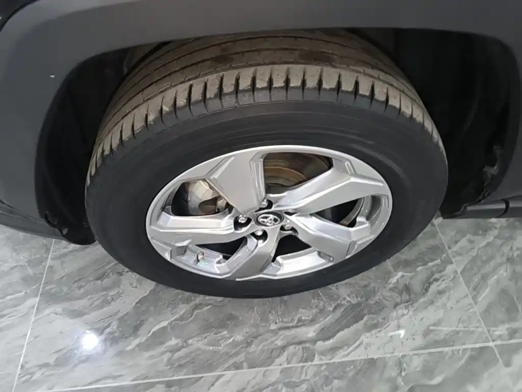 Toyota RAV4 — миниатюра 23