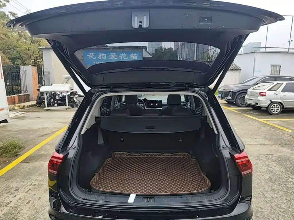 Volkswagen Tiguan L — миниатюра 19