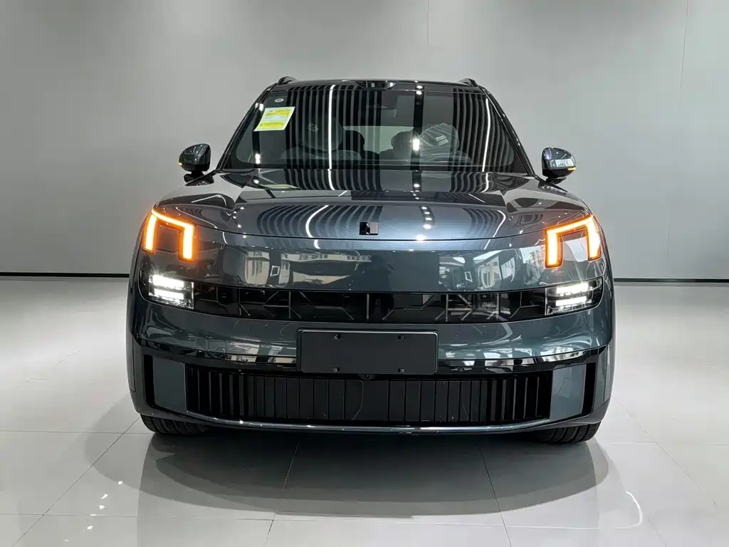 Lynk & Co 900 — миниатюра 2