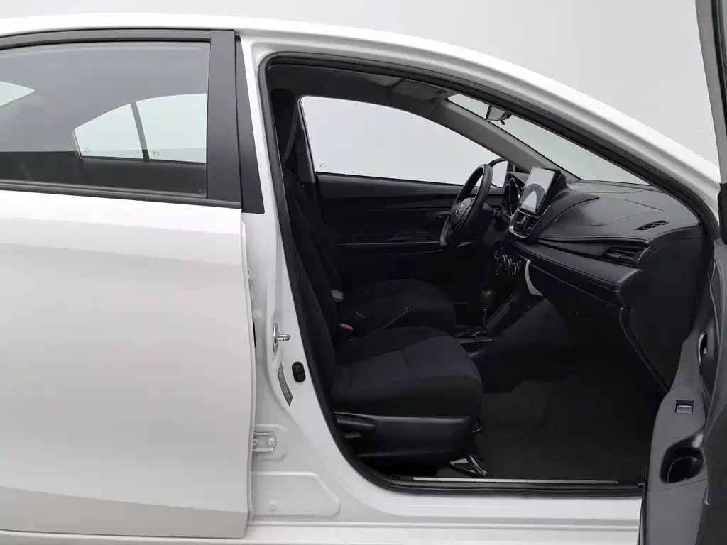 Toyota Yaris L — миниатюра 23
