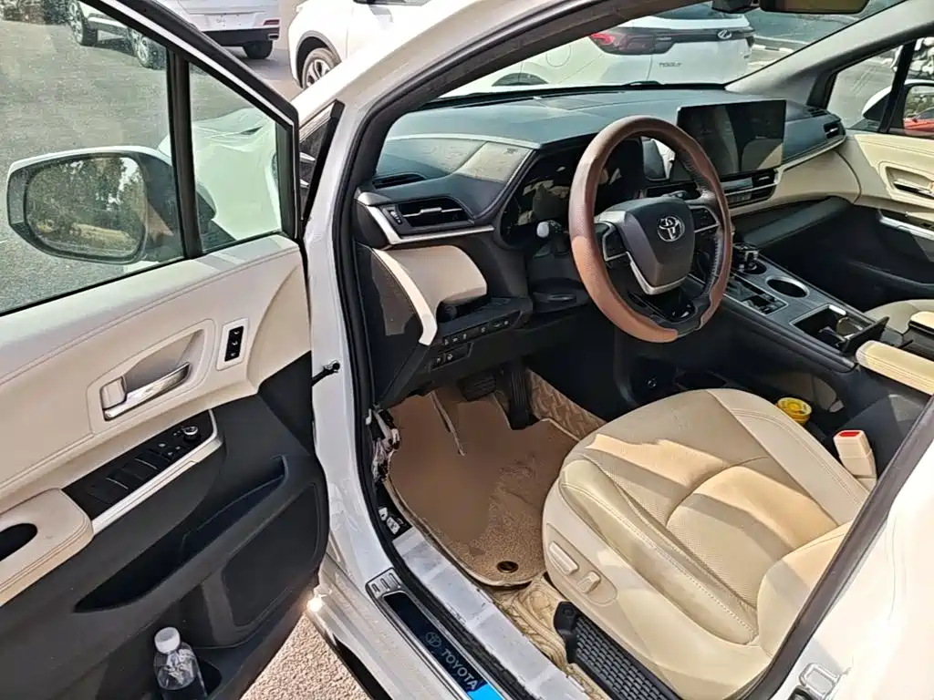 Toyota Granvia — миниатюра 16