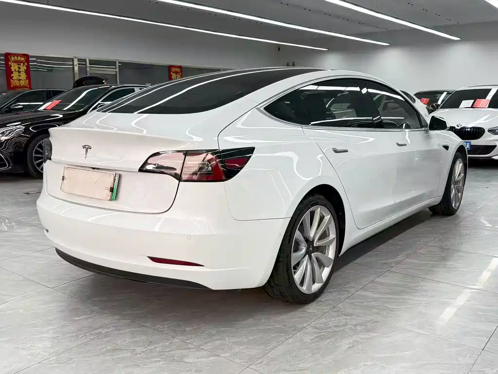 Tesla Model 3 — миниатюра 6