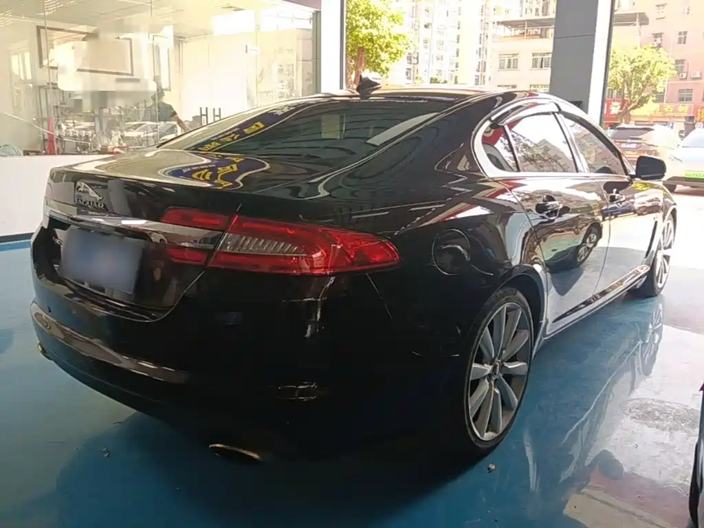 Jaguar XF — миниатюра 7