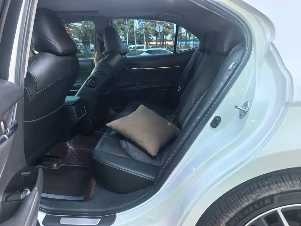 Toyota Camry — миниатюра 5