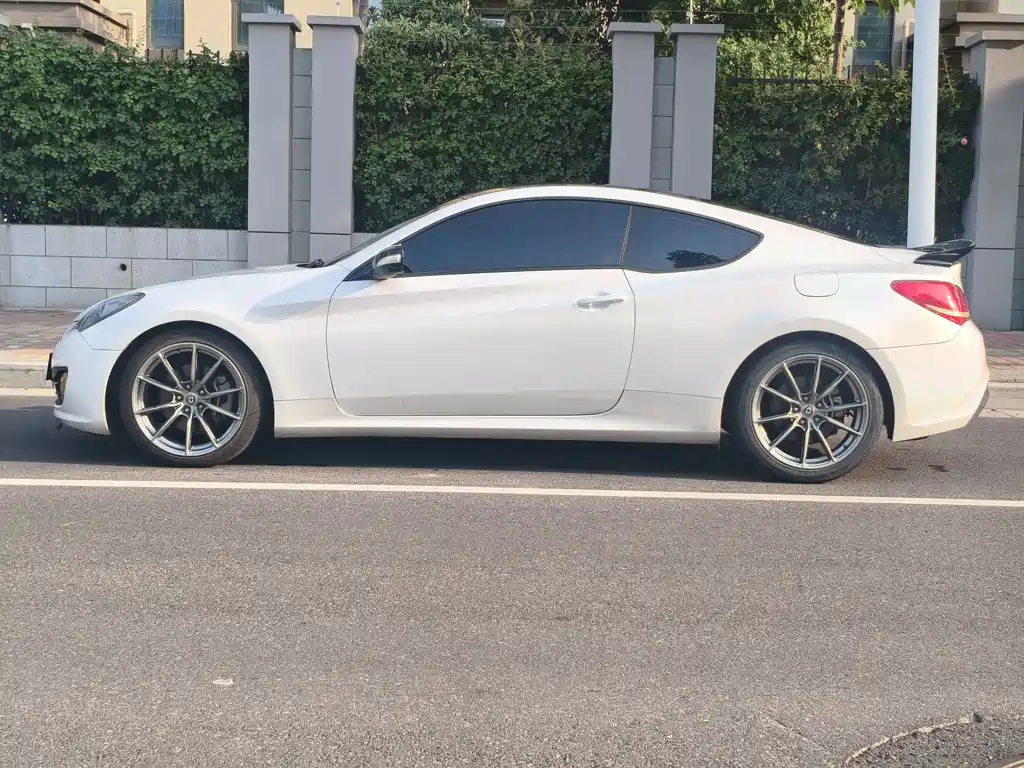Hyundai Genesis Coupe — миниатюра 4
