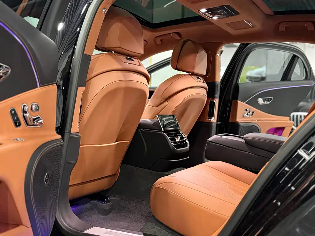 Bentley Flying Spur 2024 V8 Edition 8