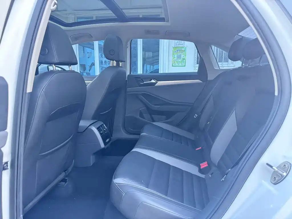 Volkswagen Sagitar 2021 200TSI DSG