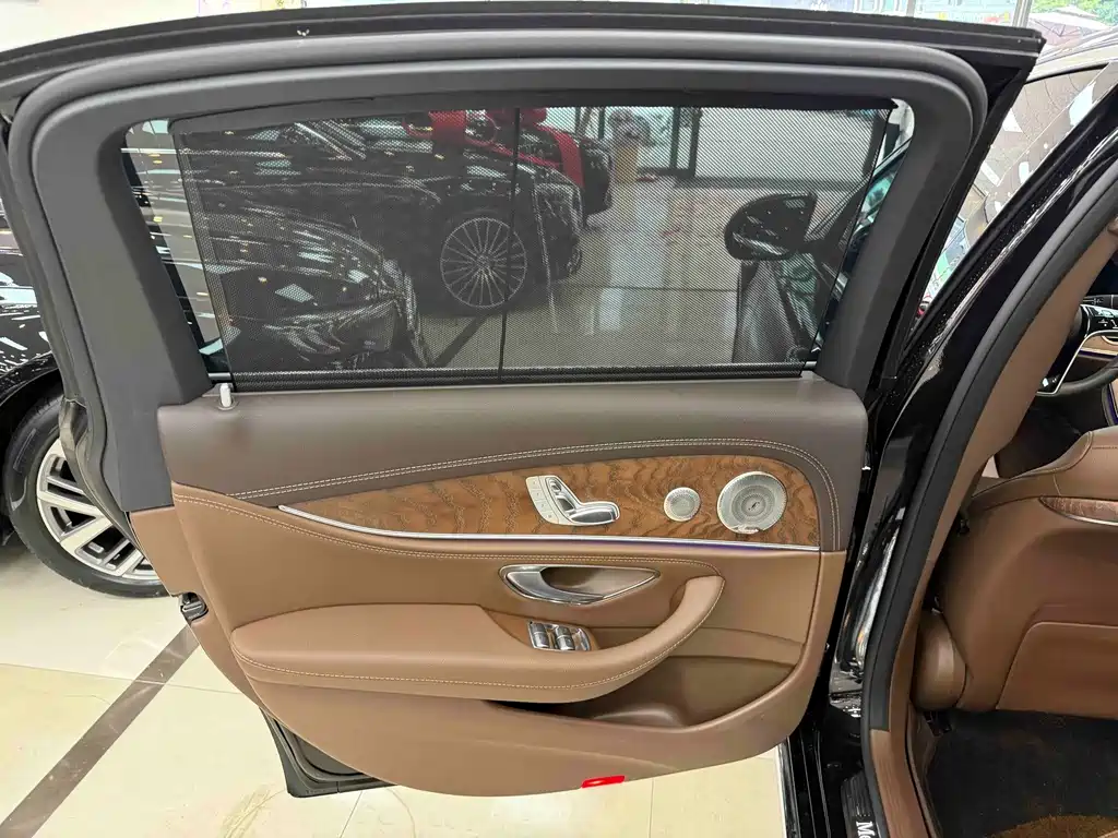 Mercedes-Benz E-Class — миниатюра 8