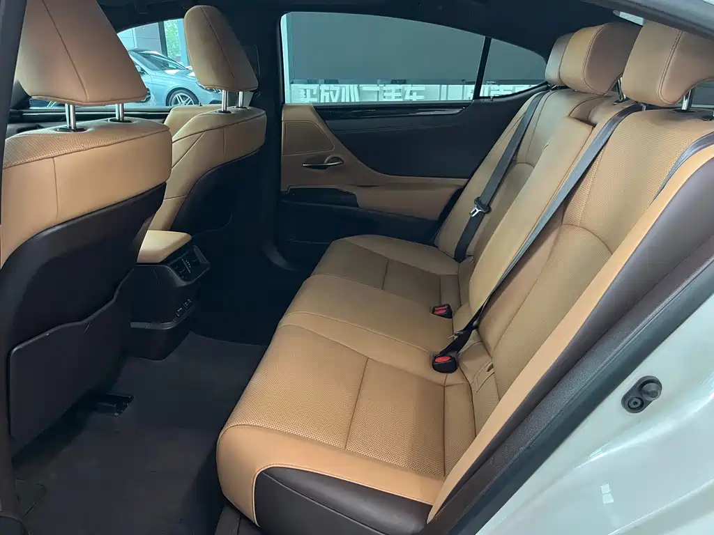 Lexus ES — миниатюра 9