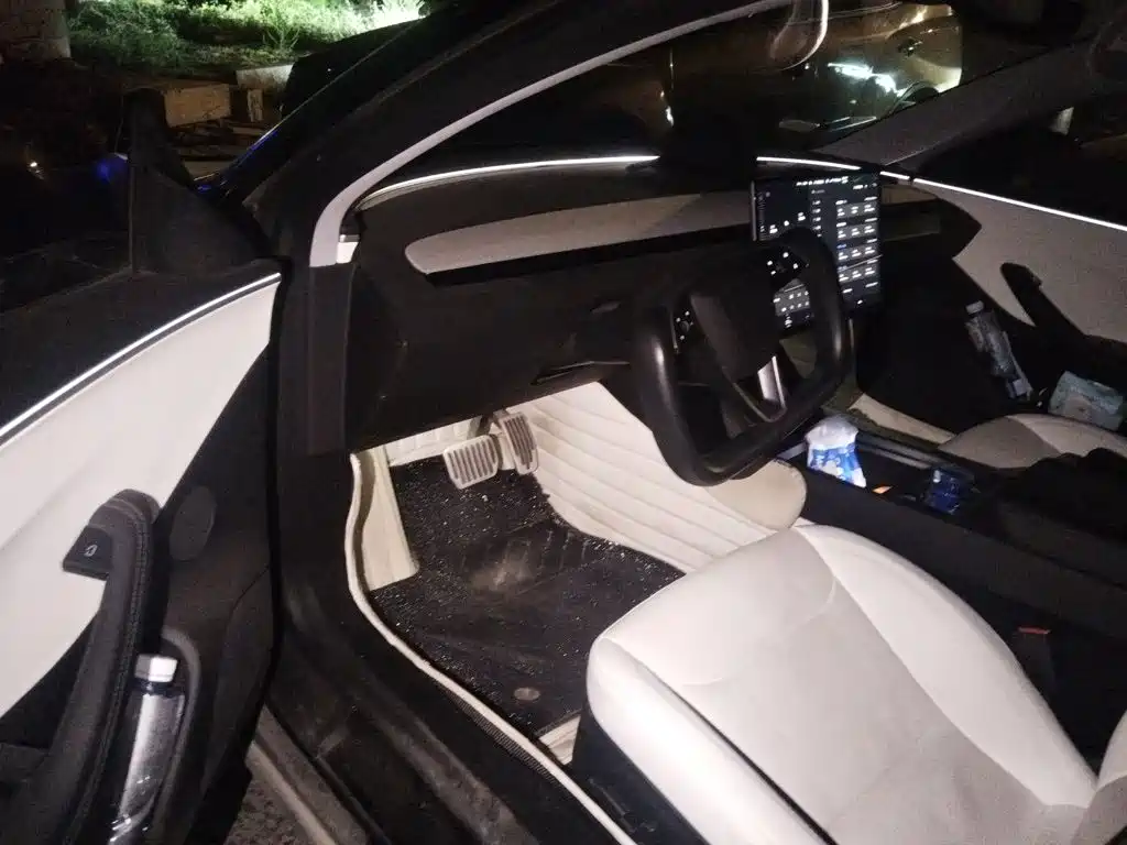 Tesla Model 3 — миниатюра 12