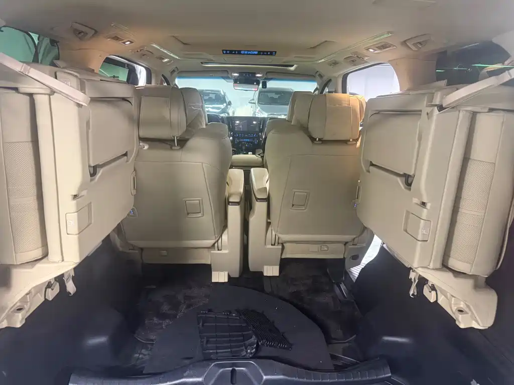 Toyota Alphard — миниатюра 9