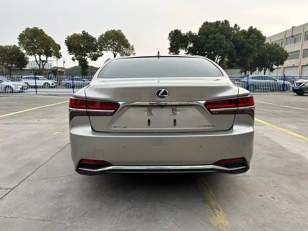 LEXUS LS