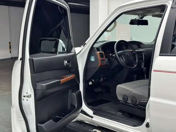 Nissan Patrol — миниатюра 3