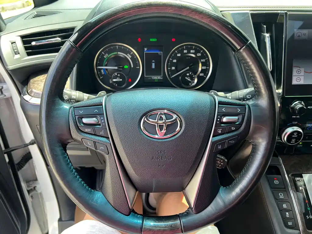 Toyota Vellfire 2023 2.5L HV Luxury