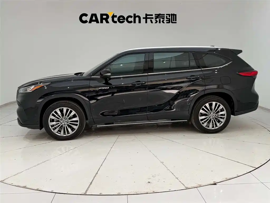 Toyota Highlander 2023 2.5L Luxury 7 мест